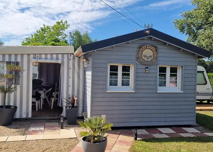 Chalet Et Caravane Sur Terrain Prive , Mer A Pied